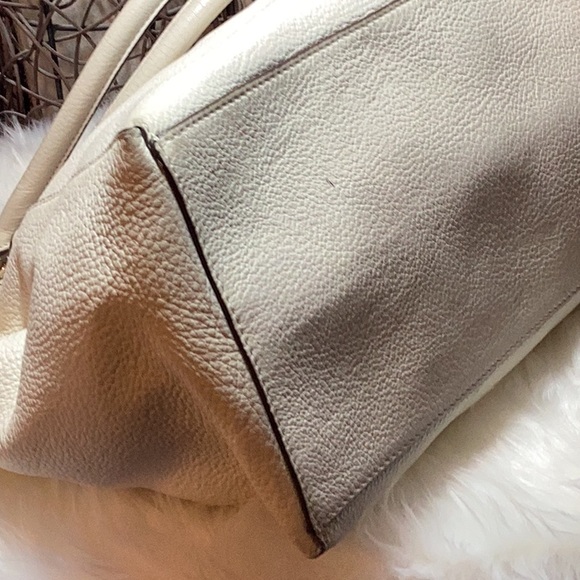 Authentic Tory Burch Elegant Cream Bombe T Tote Bag - Picture 5 of 9